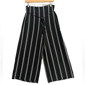 Forever 21 Contemporary Womens Size Medium Black White Striped Back Zip Culottes